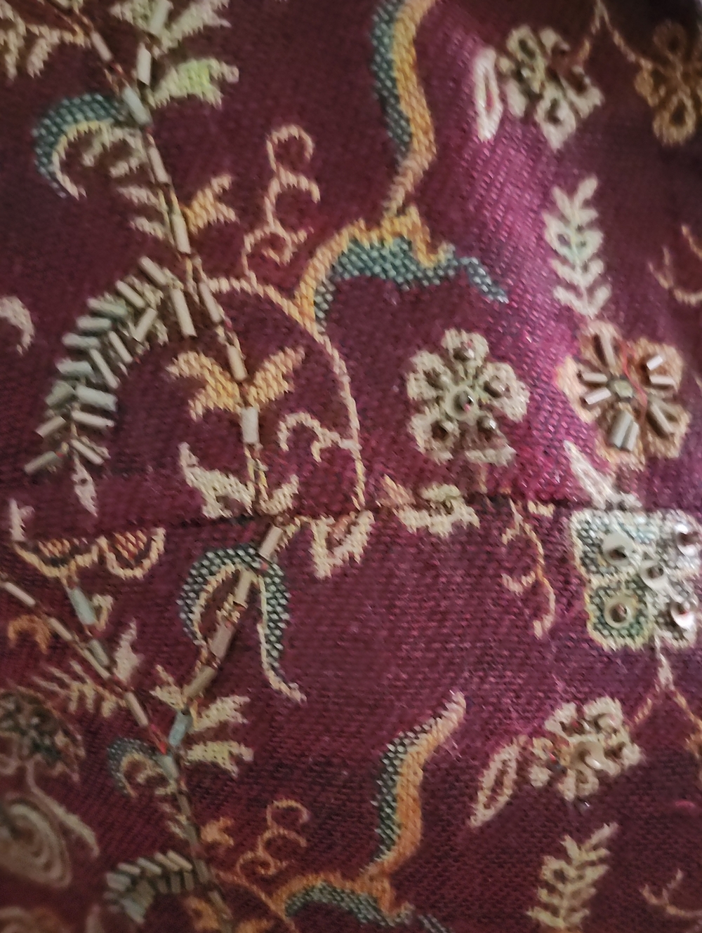 Suit - Picture 3 of 10